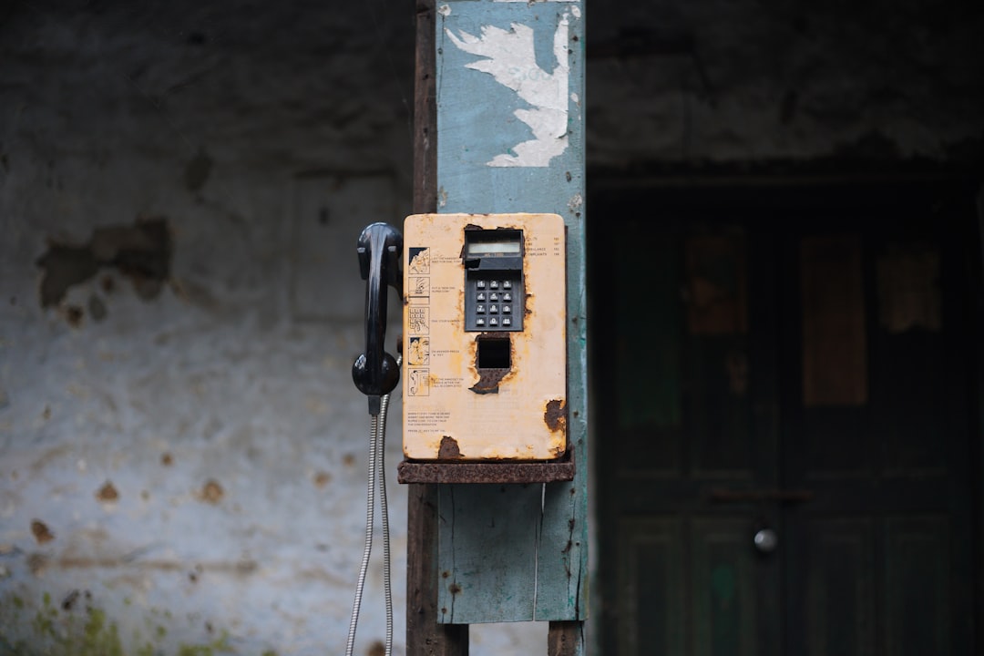 Monitorowanie przez telefon: nowoczesne narzędzie kontroli.